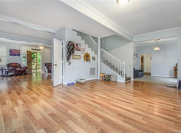 3rd image of 3315 Carver Pl