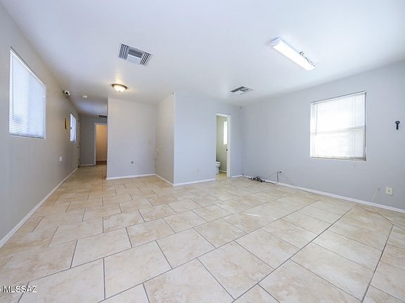 5th image of 125 E Flores St