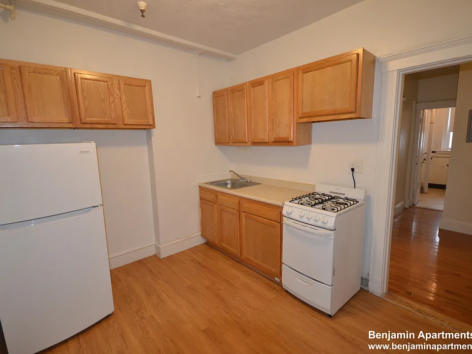 1810 Commonwealth Ave #17