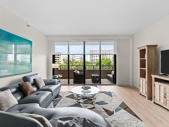 4th image of 251 Crandon Blvd APT 325