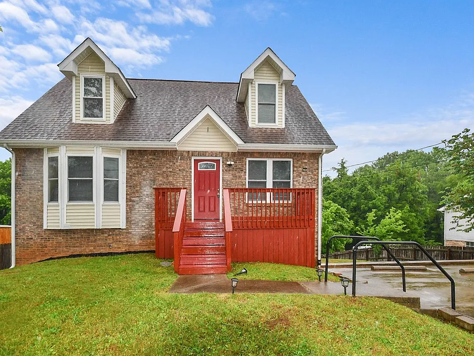 706 Green Valley Ct