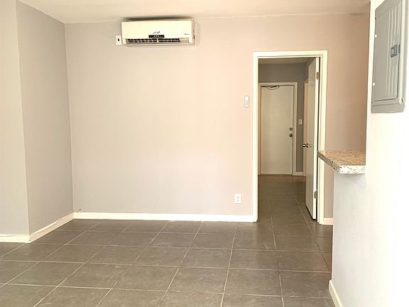 4th image of 641 NE 8th Ave APT 3