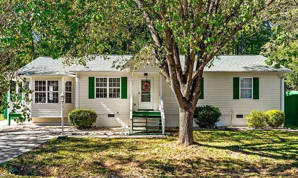 1st image of 3816 Spring Branch Dr