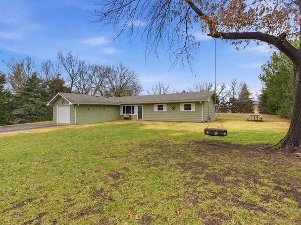 16925 Ebel Rd, Wamego, KS 66547