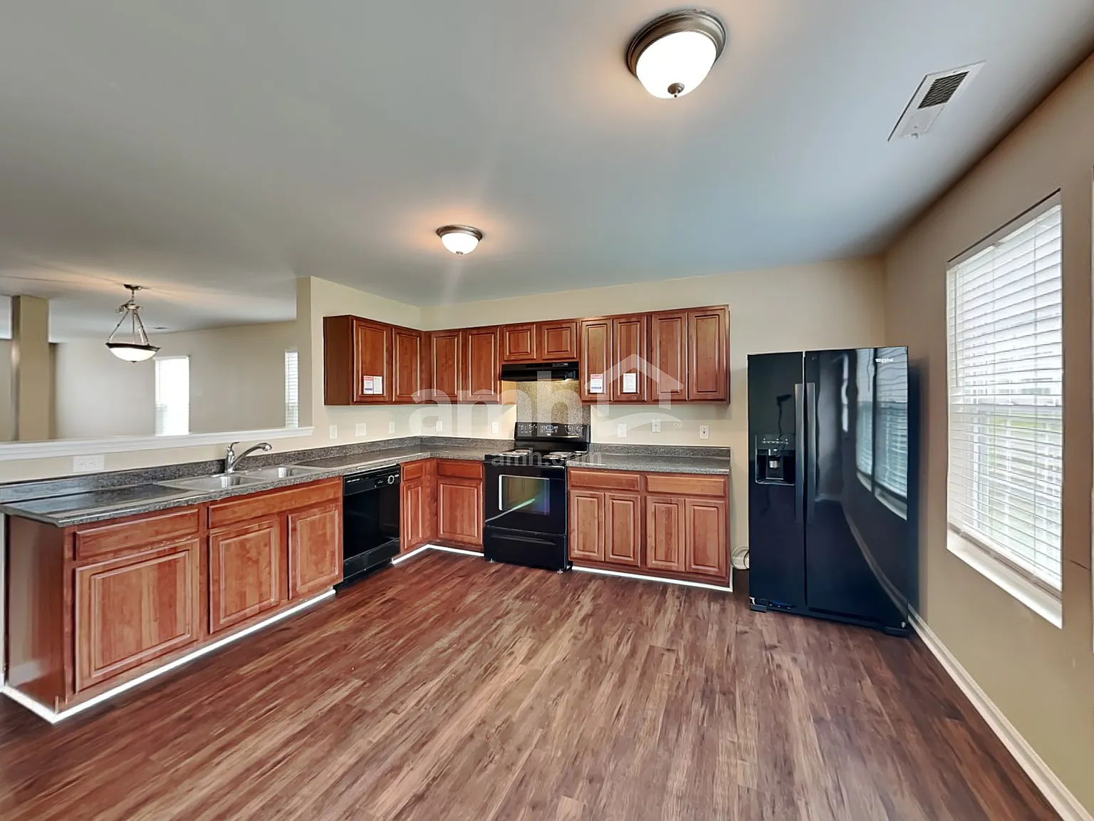 4 bed, 2.5 bath, 2128 sqft, $2,145 — Photo 3
