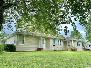 701 E 3rd St, Flora, IL 62839