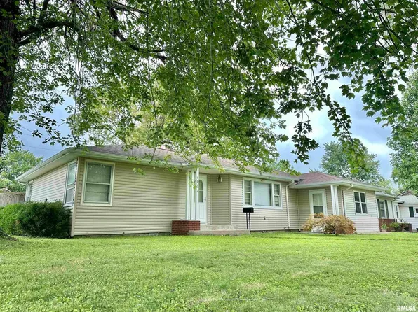 701 E 3rd St, Flora, IL 62839