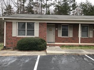 3020 Sherrill Ave APT A, Jamestown, NC 27282