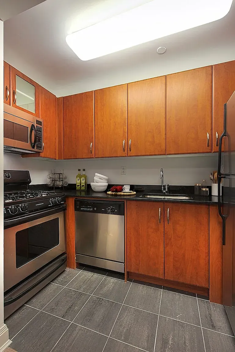 222 East 34th Street — Photo 4