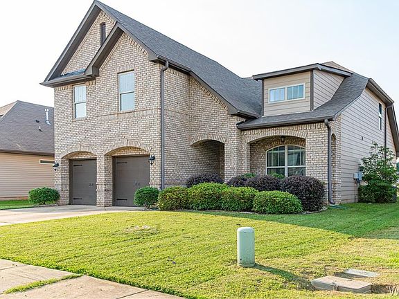 3rd image of 1505 Maxwell Cir