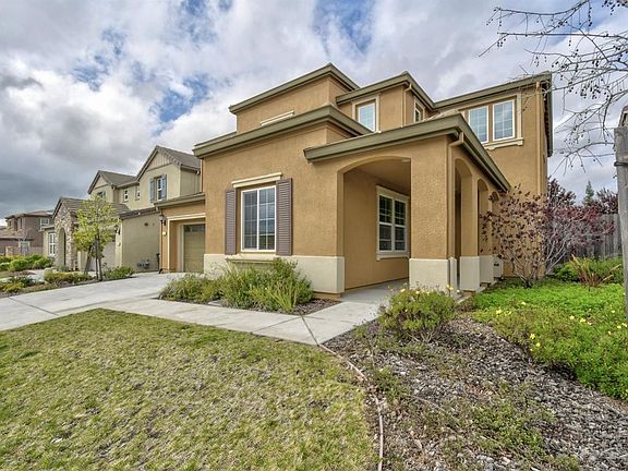 3rd image of 5696 Saratoga Cir