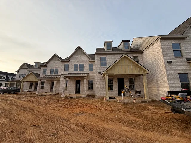 333 Hargrove Rd #10 — Photo 1