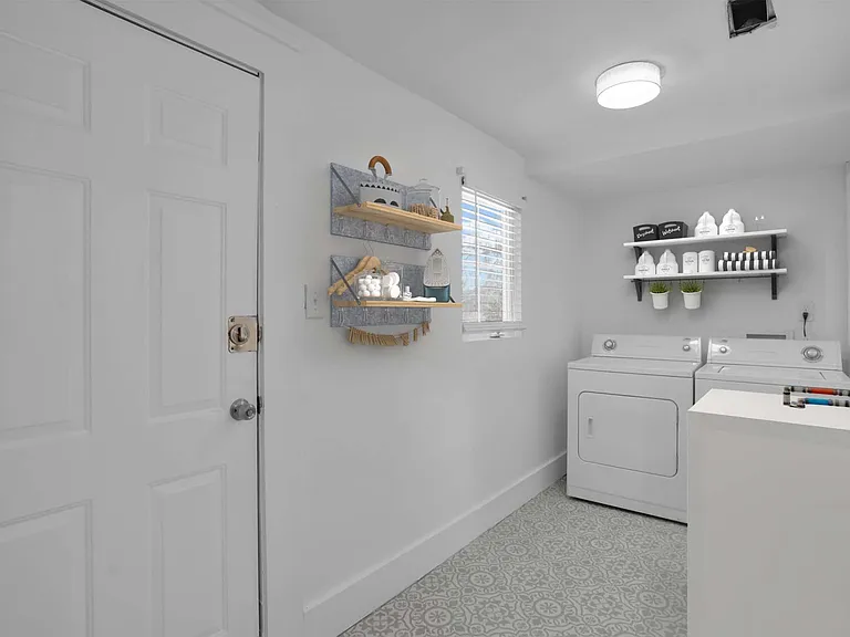 1004 E 33rd St #1/2 — Photo 14