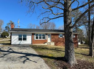 315 Lakeshore Dr, La Follette, TN 37766
