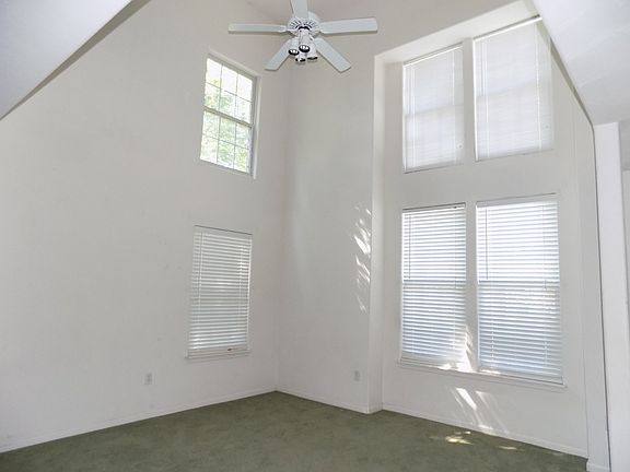 2nd image of 115 Buttonwood Ln