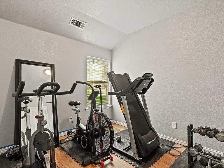 325 Crosscreek Dr — Photo 17