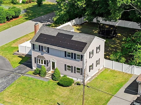 4th image of 22 Colonial Dr