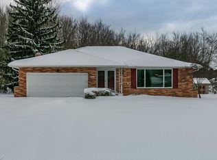 6040 Blakley Dr, Highland Heights, OH 44143