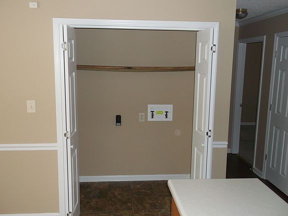 4th image of 453 Cranklen Cir