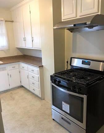 4th image of 1003 Holly St
