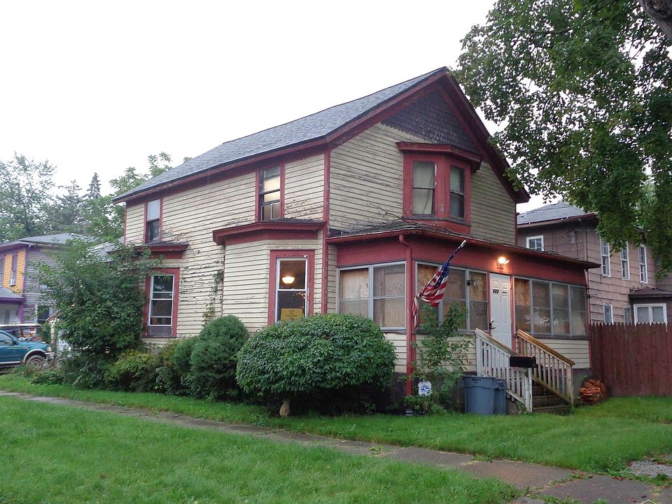 1st image of 922 Monroe St
