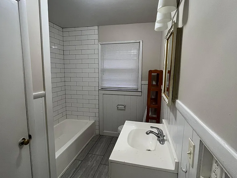 1601 Florence St — Photo 9
