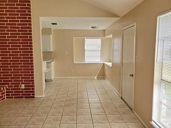 3rd image of 10918 Montverde Ln