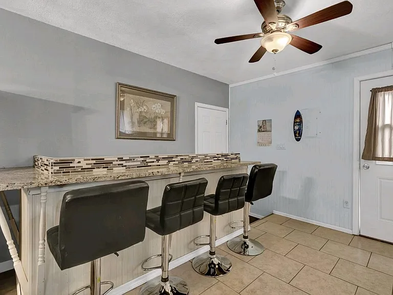 341 Longfellow Dr — Photo 7