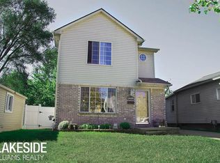 21630 Rosedale Saint, Saint Clair Shores, MI 48080