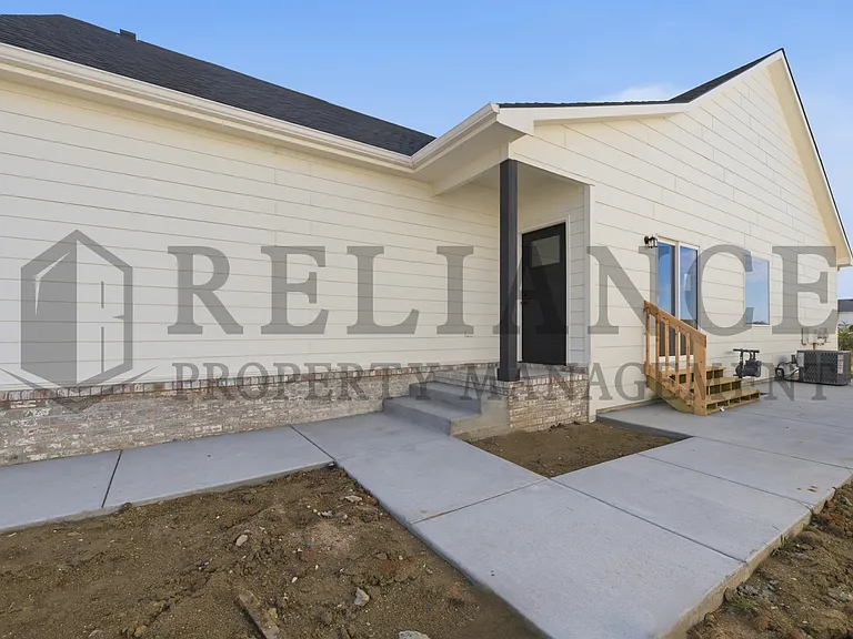 5249 N Pinecrest St — Photo 3