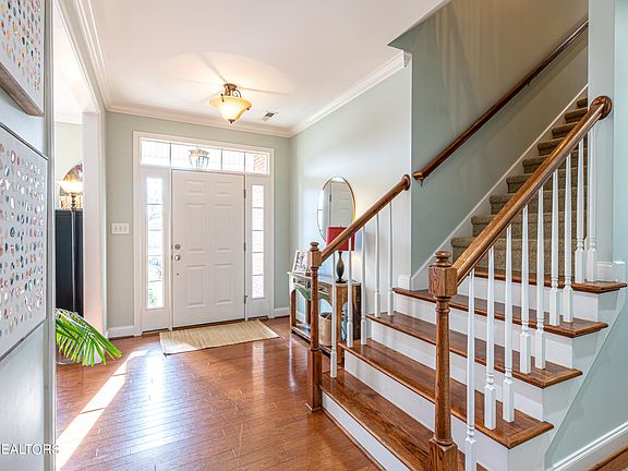 3rd image of 8147 Crimson Tree Ln