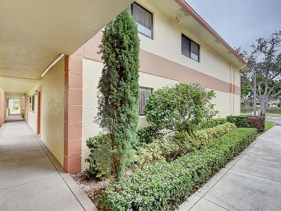 3rd image of 15401 Pembridge Ave APT 6