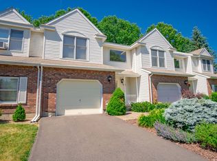 31 Woodside Dr, Clifton Park, NY 12065