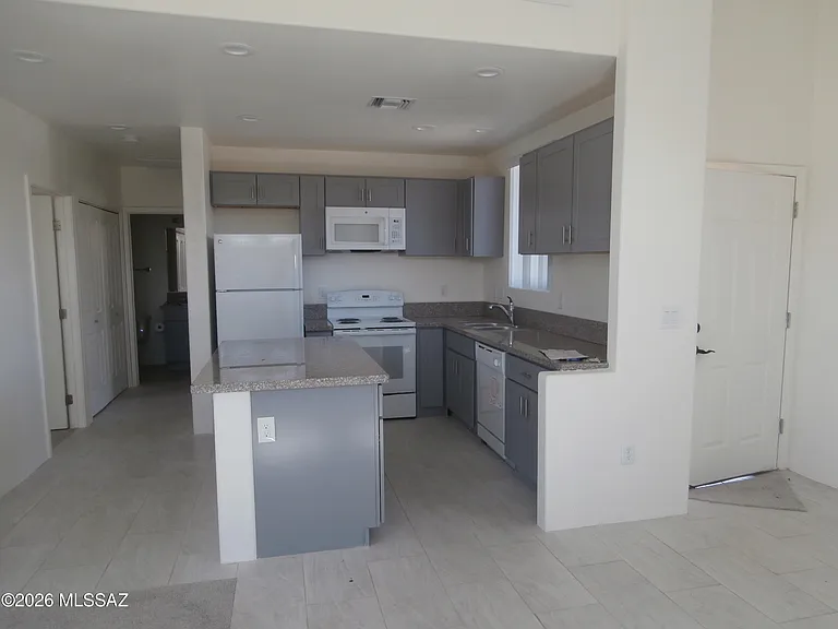 348 S Paseo Tierra — Photo 4