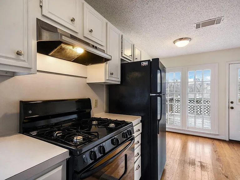 609 Harthan St #A — Photo 10