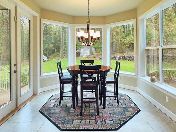 4th image of 3946 Pennant Ct NW
