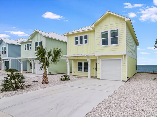 167 Seven Palms Dr, Rockport, TX 78382