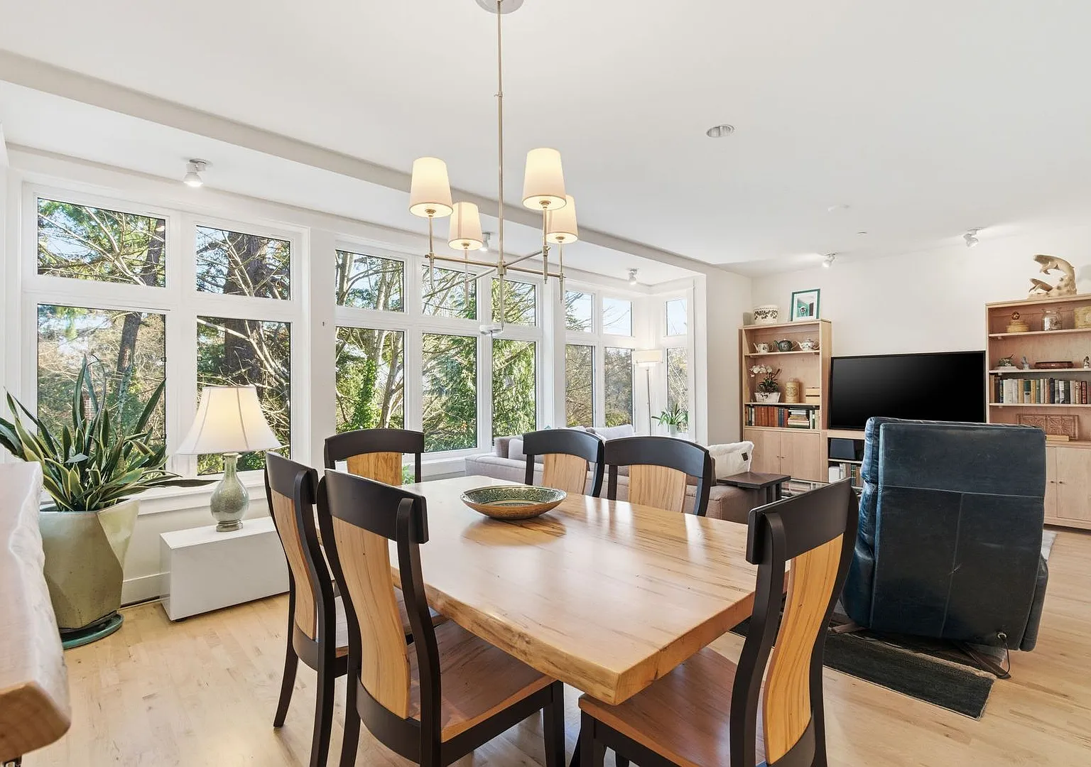Furnished Bainbridge Condominium — Photo 4