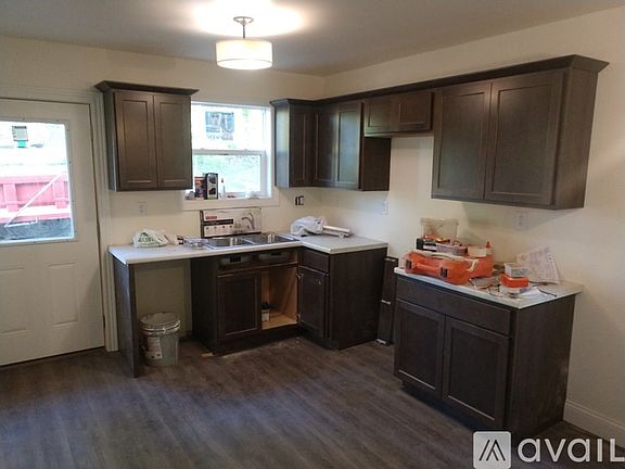 5th image of 707 W Calverley Ave