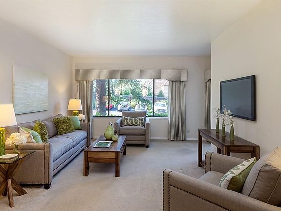 5th image of 2140 Santa Cruz Ave APT A103