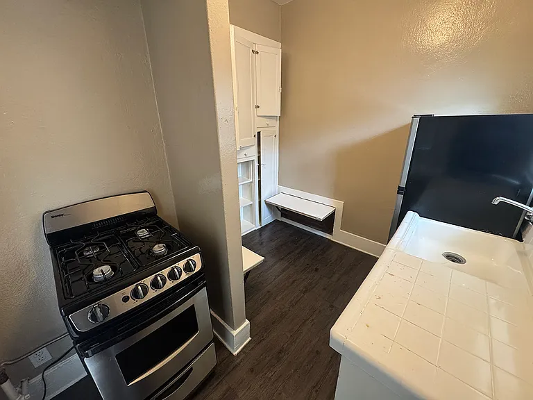 1043 Coronado Ave #8 — Photo 9