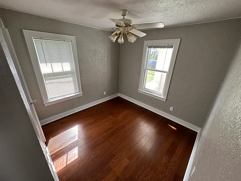 554 Bond Ave — Photo 7