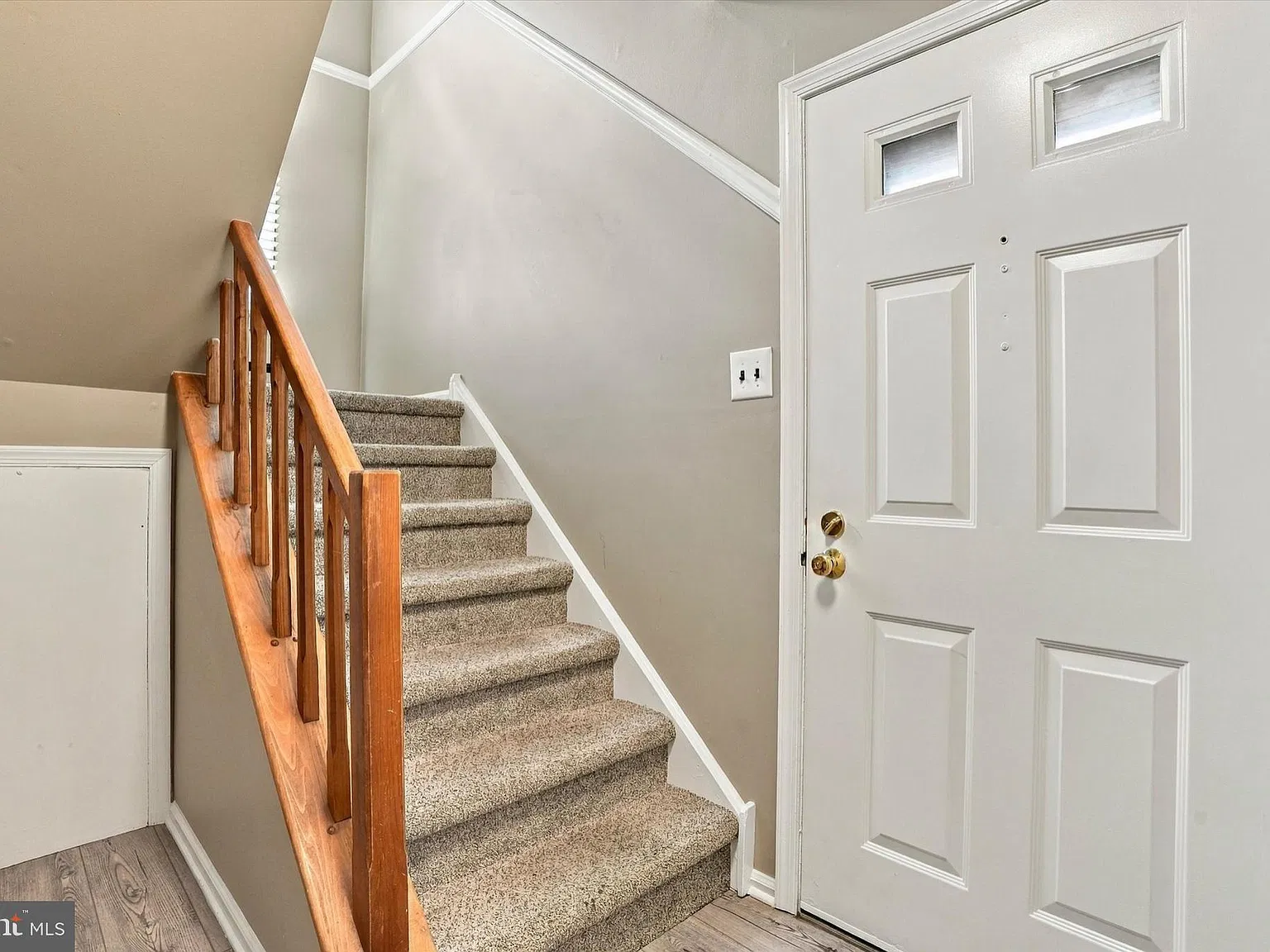 3 bed, 2.0 bath, 1735 sqft, $3,000 — Photo 2