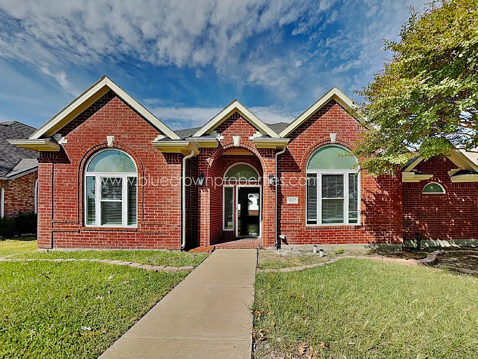 1527 Jeanette Way
