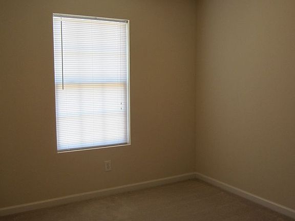 5th image of 223 Chancery Ln