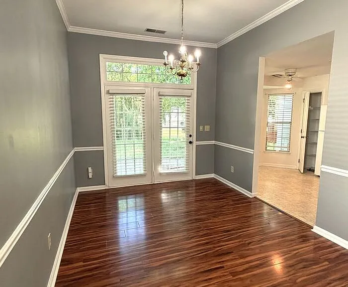 900 Gretna Green Dr — Photo 3