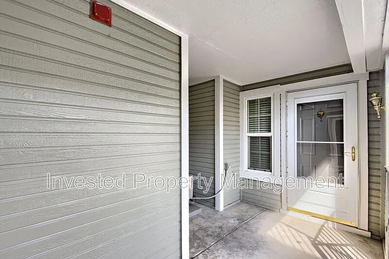 2 bed, 2.0 bath, 1000 sqft, $2,025 — Photo 2