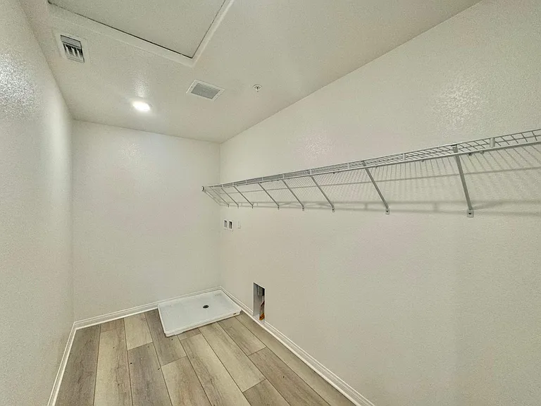 20984 Center St — Photo 5