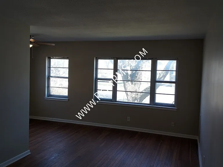 1251 SW Topeka Blvd #15 — Photo 3