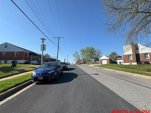 3rd image of 2625 Moore Ave